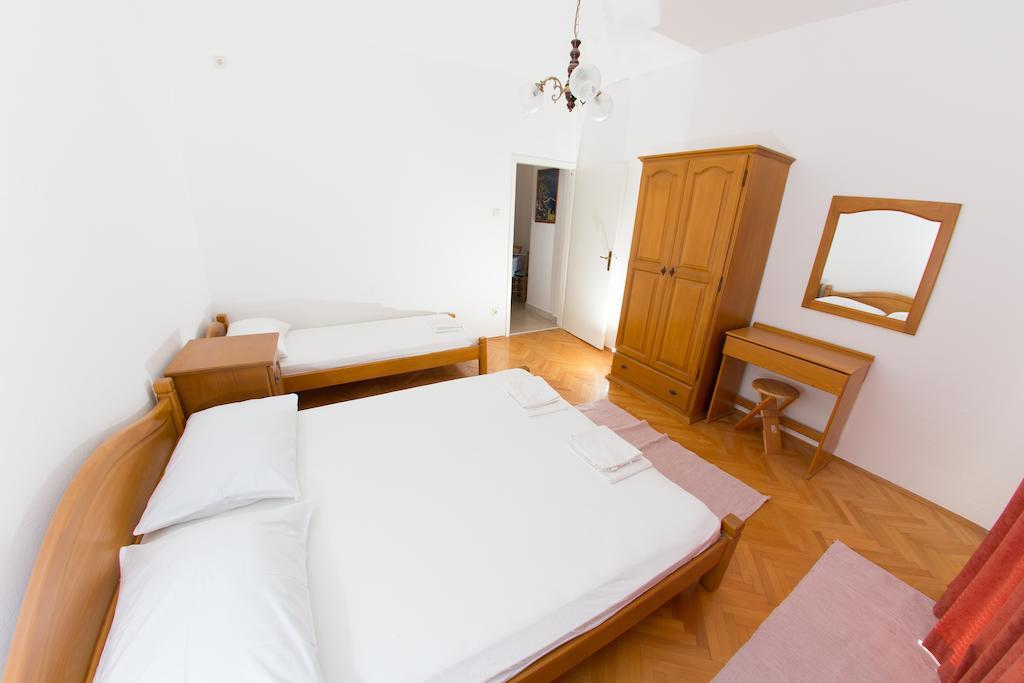 Apartments Ticinovic Omiš Rom bilde