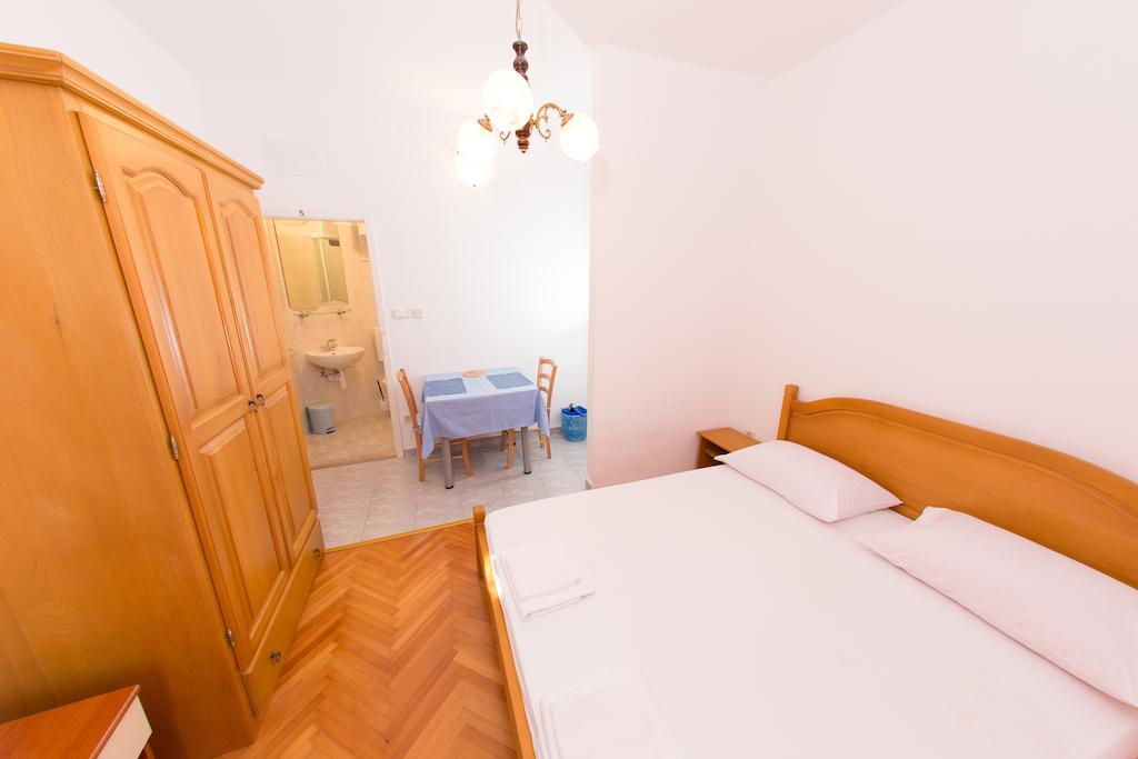 Apartments Ticinovic Omiš Eksteriør bilde