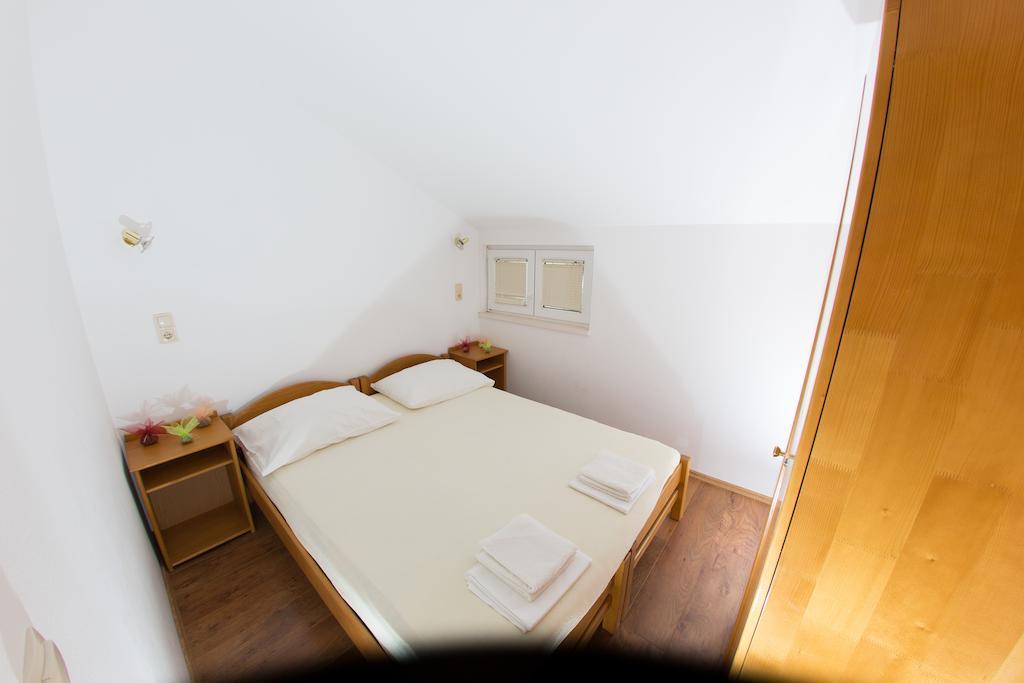 Apartments Ticinovic Omiš Rom bilde